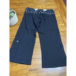 Lululemon Women's Cropped Flare Size 6 Capri Pant Black